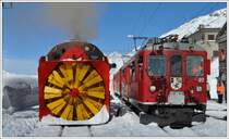 Xrot 9213 und ABe 4/4 II 49 und 47 mit R�umer in Ospzio Bernina. (26.02.2011)