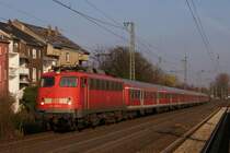 110 426-4 mit der RB 35 von K�ln nach Wesel bei der Durchfahrt durch D�sseldorf-Oberbilk am 23.03.2011