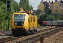 711 119-8 am 09.08.2010 am M�nchner Heimeranplatz. Im Hintergrund sieht man noch 1016 049-7 mit IC 2083 die in K�rze M�nchen Ost erreichen wird.