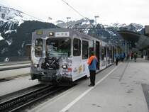 BDeh 4/4 Pendel 122 in Wengen. Dieser Pendel verkehrt, infolge des F�hnsturms, nur noch bis Wengernalp (statt Kleine Scheidegg), 15.03.2011.