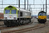 Insgesamt 12 Class 66 (Captrain, Crossrail, Rurtalbahn, Trainsport) parkten am vergangenen Sonntag im Bhf Montzen. Hier zu sehen 6603 von Captrain (ehemals ERS Railways) und schr�g dahinter die PB17 der Rurtalbahn. Aufgenommen am 20/03/2011.