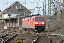 152 096-4 und 152 169-9 rangieren in Aachen-West und werden sich vor einen G�terzug mit 40 Kesselwagen setzen, mit dem sie in K�rze Richtung K�ln abfahren werden. Aufgenommen am 20/03/2011.