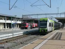 bls - Regio nach Neuchatel mit dem Triebzug RABe 535 120-0 im Bahnhof Ins am 06.03.2011

