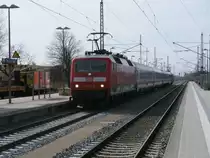 Noch bis zum 19.April kann man den,aus vier Wagen und zwei Loks (120 145 und am Schlu� 101 027) bestehenden Ersatzzug 2314,Bad Kleinen-Binz, erleben.Am 23.M�rz 2011 hatte der Zug Einfahrt in Bergen/R�gen