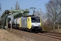 ES 64 F4-203 ITL am Vormittag des 24.3.2011 nach �berquerung des Mittellandkanals bei Peine