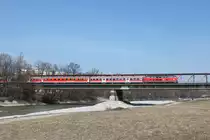 218 421 �berquert mit RB 27043 am 24.03.2011 in M�nchen die Isar.
