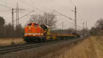 Locon 201 (212 275-2) mit einem Bauzug Richtung Saarmund, Viele Gr��e und Danke f�r den lieben Pfiff! 05.03.2011