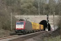 Die 185 592-3 von Crossrail fuhr am 25.03.2011 durch den Eilendorfer Tunnel.