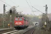 Die 140 791-5 und die 140 850-9 fuhren am 25.03.2011 durch Eilendorf.