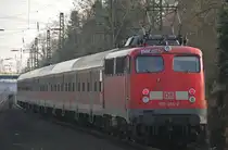110 494 schiebt einen RB nach Emmerich.Hier am 21.3.11 in D�sseldorf-Angermund