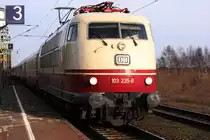 103 235-8 am 20.02.2011 in Sagehorn mit IC2417 von Flensburg nach K�ln