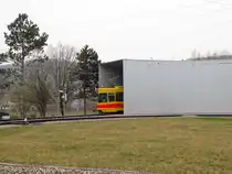 Ich weiss nicht so recht, soll ich wirklich raus kommen? BLT Tramzug mit der Betriebsnummer 256 beim Ausfahren aus dem Depot H�slimatt. Die Aufnahme stammt vom 16.03.2011.