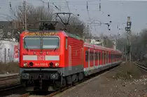 143 039-6 mit 5 x-Wagen auf der S11 in D�sseldorf Bilk am 25.03.2011. 
Wegen Triebfahrzeug Mangel der BR 423 wird im Moment ein Umlauf auf der S11 mit einer 143 und 5 x-Wagen gefahren.