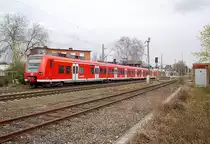 Ein 425ziger als RB 33 verl�sst gerade den HP Erkelenz am Mittag des 26.3.2011 in Richtung Aachen.
