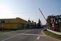 Bahn�bergang Herrather Linde an der KBS 485 in M�nchengladbach Herrath. 27.3.2011