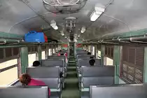 Innenansicht des บชส.1017 (บชส. =BTC./Bogie Third Class Carriage) am 10.Jänner 2011, aufgenommen während der Fahrt mit dem EXP 51 zwischen den Bahnhöfen Den Chai und Pha Khan.

