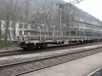 SBB - Beladener G�terwagen vom Typ  Res 31 85 393 6 058-2 in Klus am 12.03.2011