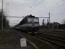  363 052-2 f�hrt am 27.03.11 durch Citice Richtung Cheb.

