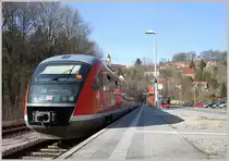 642 121 wartet in Gr�fenberg auf die Abfahrt. 24.03.11