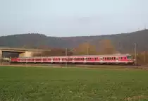 Eine Regionalbahn von Kronach nach Bamberg, bestehend aus 5n-Wagen und einer 111 als Schublok ist am 28. M�rz 2011 auf der Frankenwaldbahn bei Neuses (bei Kronach) unterwegs.
