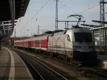 In letzter Zeit besucht uns h�ufiger der Stier. Am 27.03.2011 war sogar der Porsche 182 004-2 zu Gast am Warnem�nde Express. Hier im Centralbahnhof Rostock bei der Bereitstellung aus dem Bw Dalwitzhof