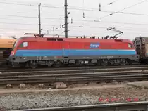 Abendliche �berraschung auf dem Zentralverschiebebahnhof Wien-Kledering: noch niemals zuvor hatte ich eine Lokomotive von Rail Cargo Hungaria vor die Linse bekommen. Bei dem Fahrzeug mit der Nummer 1116 041-3 handelt es sich �brigens um die ehemalige niederl�ndische EM-Lok (28.3.2011).