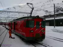 MGB 55 Deh4/4I (ex FO). 
Hier ist gerade zu sehen, dass dies tats�chlich ein Gep�cktriebwagen ist.
Wintermorgen in Andermatt. 25.01.2011