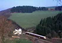 CFL 201 als Zug 1720 Troisvi�rges - Luxembourg erreicht Maulusm�hle, 31.03.1990.