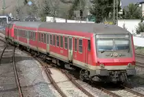 Die 218 412-5 schiebt ihren Wittenberger als RB Hunsr�ckbahn von Emmelshausen in Boppard HBF ein am 30.03.2011