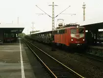 140 873-1 mit einem G�terzug auf Gelsenkirchen Hauptbahnhof am 28-10-2000. Bild und scan: Date Jan de Vries.