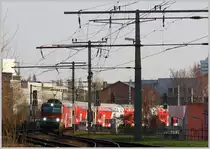 1144 007 mit REX 7134 am Abend des 29. M�rz 2011 in der Kurve zwischen Wien Heiligenstadt und Wien Nu�dorf.