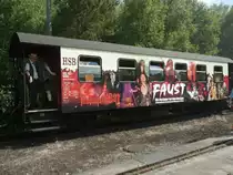 Barwagen des Dixie Train mit Werbung f�r die Rockoper  Faust  auf dem Brocken beim Stop in Silberh�tte (26.06.10)