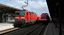 01.04.2011, Der Bahnhof Reichenbach/Vogtl. mit BR 143 und BR 112. Eine Aufnahme die auch schon 25 Jahre alt sein k�nnte.