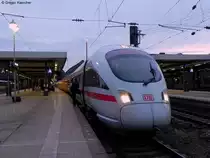 Ein seltener Moment bot sich am Abend des 05.04.2011 in Karlsruhe Hbf. 411 082  Mainz  und 411 026  Leipzig  verkehrten als ICE 2804 von Basel SBB bis nach Hamburg-Altona. Sie verkehrten als Ersatz f�r den ausgefallenen ICE 272 (Z�rich HB - Hamburg-Altona). Bis Hamburg fuhr allerdings nur das hintere Triebfahrzeug durch. Das vordere Fahrzeug, hier 411 082  Mainz , endete bereits in Frankfurt (Main) Hbf.