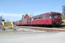 796 802 + 996 309 + 996 299 + 796 690 als Sonderfahrt Dortmund Hbf - Lippstadt - Belecke - R�then - Belecke - Warstein Brauerei im Bahnhof R�then, 09.04.2011.