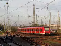 In der Abendsonne des 08.04.2011 verlie�en zwei unbekannte 425 der S-Bahn Rhein Neckar den Karlsruher Hbf. Sie fuhren als S3 nach Germersheim �ber Heidelberg, Mannheim den Karlsruher Hbf. Das hintere Fahrzeug endet bereits in Mannheim Hbf.