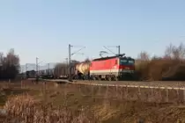 1144 221 mit einem gemischten G�terzug am 02.04.2011 bei Osterm�nchen.