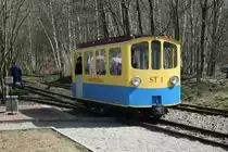 Am 09. und 10.04.2011 fand in Chemnitz-Hilbersdorf das 9.Feldbahn- und Alttraktorentreffen statt.Auf 600mm tuckerte und dampfte es ordentlich.Allerdings war auch eine umweltfreundliche elektrische Version zu sehen.10.04.2011.