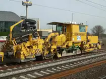 Ein Schotterpflug (Nr. 97 16 46 507 18-8) steht in Bielefeld. 11.04.2011.