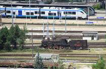 Alt und neu im Bahnhof von Vicenza: Dampflok BR FS 625 und Triebz�ge Minuetto (28.05.2010)