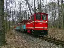 6006 von der Parkeisenbahn Chemnitz bei der Einfahrt in den Bahnhof K�chwaldwiese. Aufgrund von Bauarbeiten wurde nur zwischen Bahnhof K�chwaldwiese und Hp Tennispl�tze gefahren. 06.04.2011