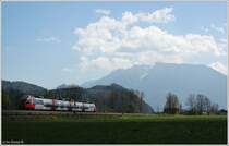 Wolkenlotto. Ein Entlein auf dem Weg nach Rosenheim, hat gerade den BF Oberaudorf verlassen, fotografiert in Niederaudorf am 09.04.2011. 