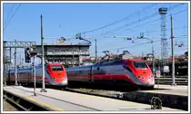 Im Regionalzug von Milano nach Lecce. 1.Tag 
Zwei ETR500 treffen im Mail�nder Bahnhofsvorfeld aufeinander. (05.04.2011)