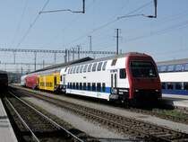 DPZ im neuesten Werbekleid vom ZVV und ihren Partnerunternehmen, aufgenommen in Pf�ffikon SZ als S 2 nach Unterterzen am 10.04.2011