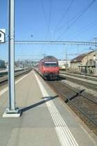 Hier f�hrt eine Re460 mit ihrem IR nach Z�rich am 9.4. in Burgdorf ein.