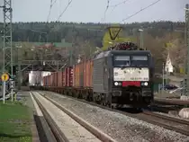 189 936 (ES 64 F4-036) der MRCE zieht am 11. April 2011 einen Containerzug durch Kronach.