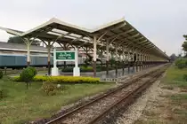 Tadellos gepflegter Bahnsteig der Chiang Mai Station am 11.Jänner 2011.