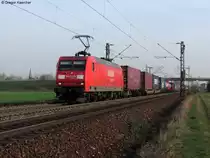25.03.2011: Die 145 024-6 mit einem Containerzug Richtung S�den bei Graben-Neudorf.