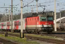 1044 060 bei der Einfahrt in den Hbf Salzburg am 10.04.2011