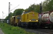 203 311-6 am 15.4.2011 mit einem Bauzug bei Menden.